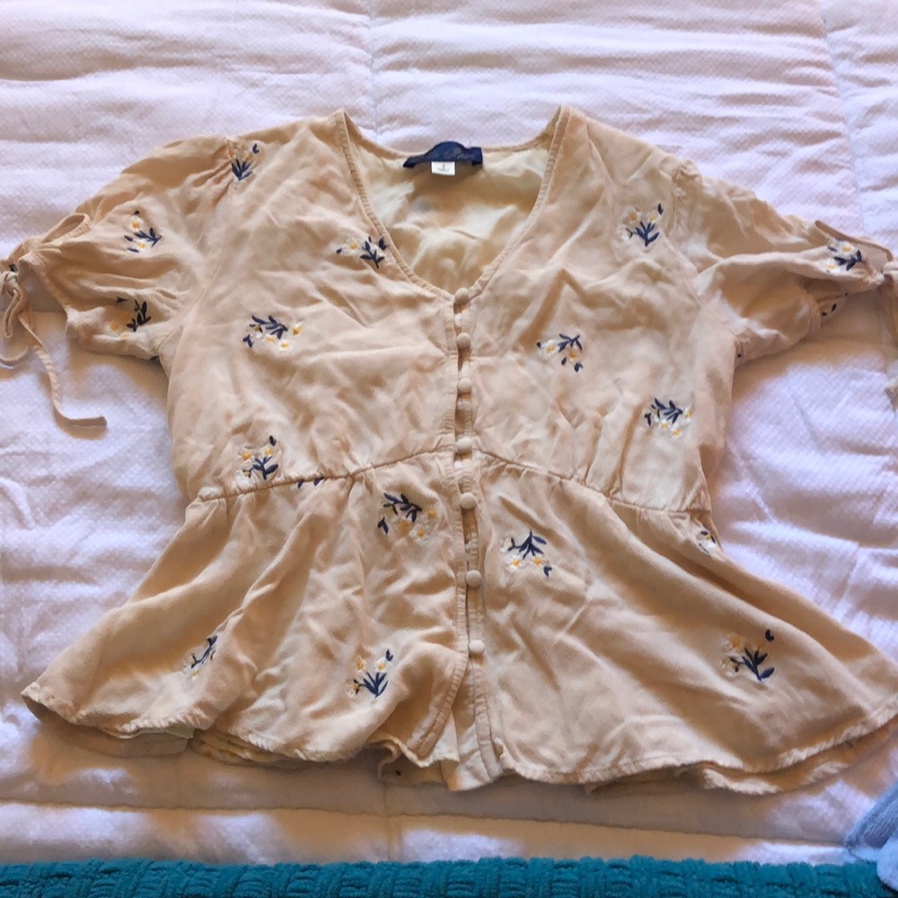 Cream floral crinkle top